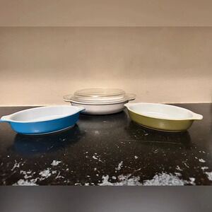 2 Vintage PYREX Pixie 10oz Casserole dishes
